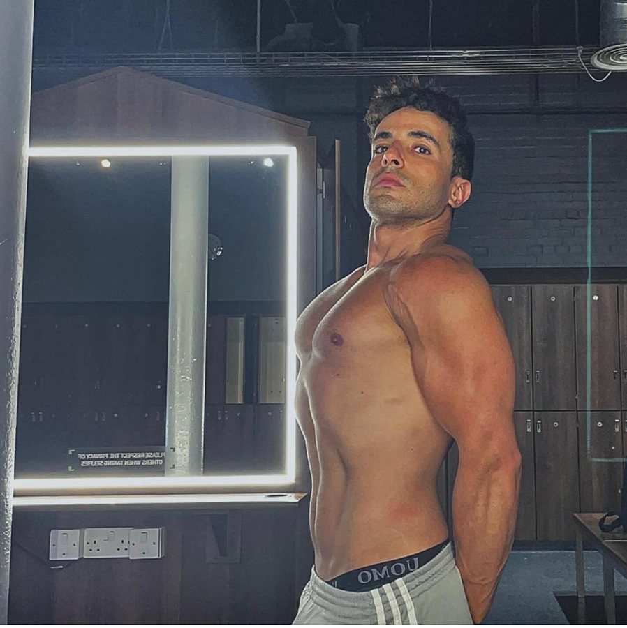 Anoir showing a side physique pose