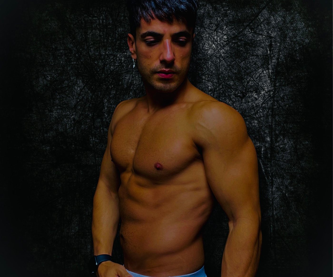 Athletic man showing upper-body physique